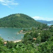 Paraty Beaches. Praia do Pontal. This beach is located in the heart of of Paraty. It is surrounded by bars where you can take caipirinhas and eat fish or shrimp. Boats leave from this beach for excursions.